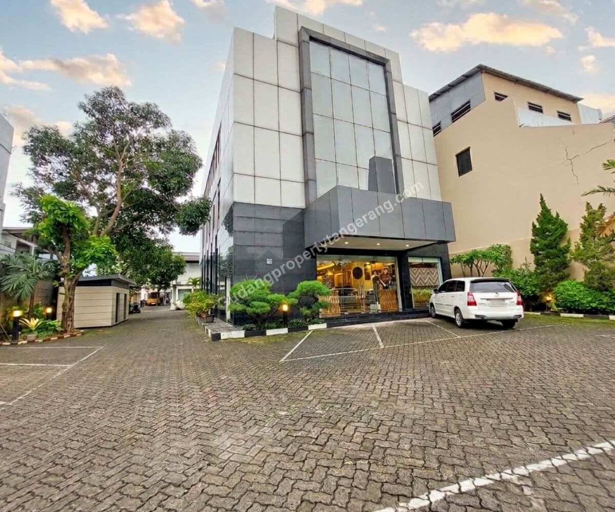 Gedung 3 Lantai Cirendeu