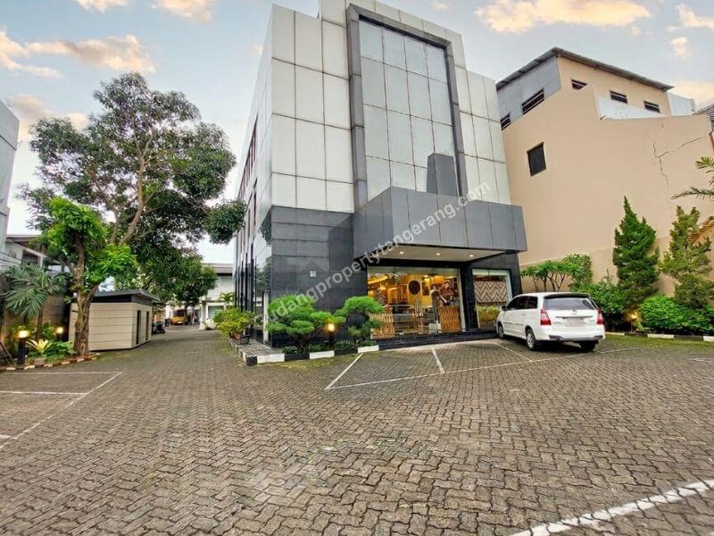 Gedung 3 Lantai di Cirendeu